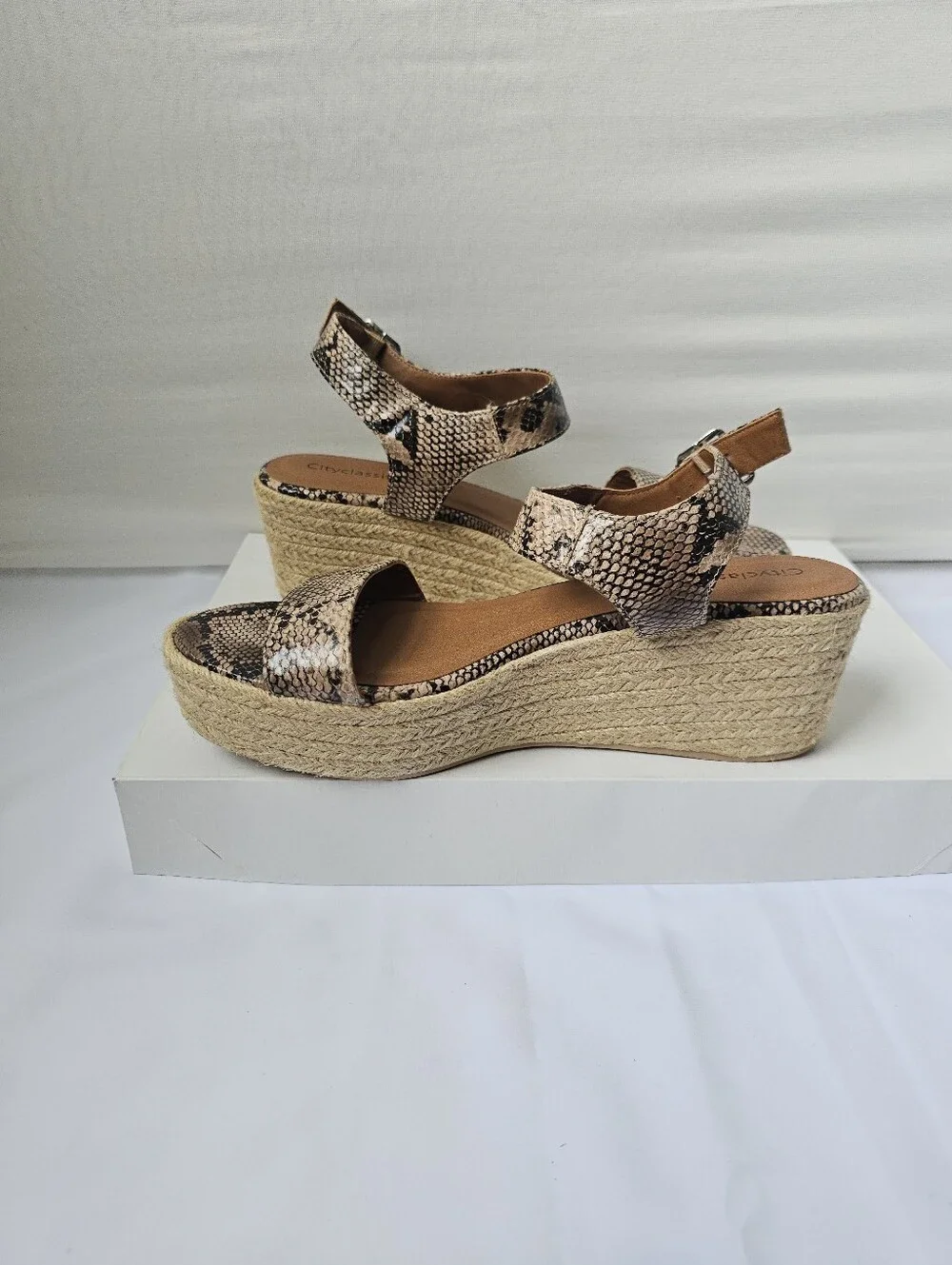 City Classified Snakeskin Espadrille Wedge Sandals Size 10